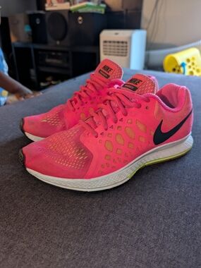 Nike Air Zoom Pegasus 31 women's Pink running shoe